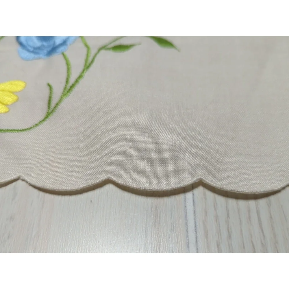Vintage 6 placemats beige scalloped edge pink blue yellow embroidered flowers
